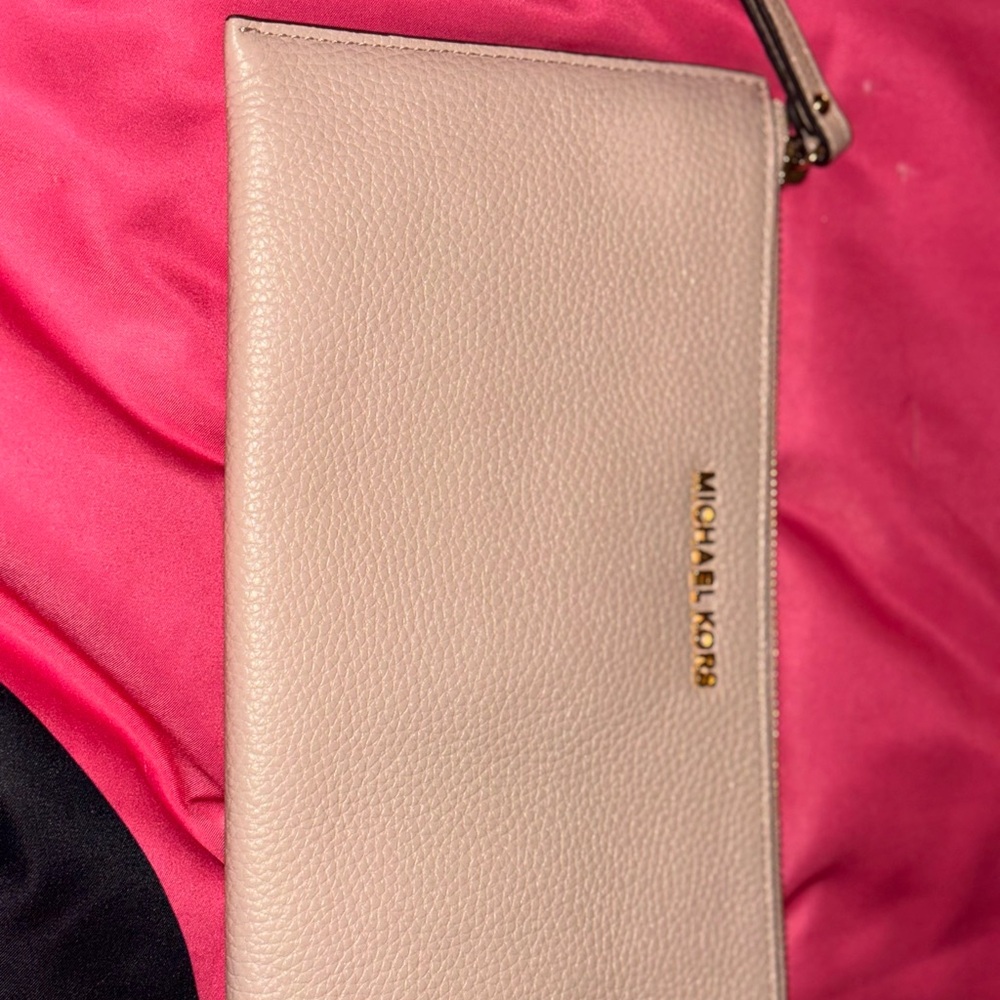 Michael Kors Cream Leather Wristlet , Authentic and in very good condition.